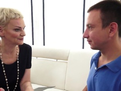 A granny with saggy tits is getting her hairy cunt licked