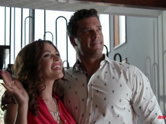 Seductive MILF screams with each inch that invades her wet cunt