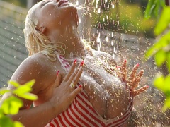 Man eating blonde Kyra Hot is taking a shower and gets her pussy fucked