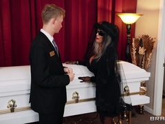 Widow suits teen cock in her mature vagina