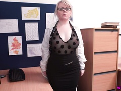 Chubby light haired MILF in glasses Danni Marie wanna play with her pussy