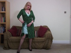 Chubby mature lady Amanda Degas decides to satisfy her needs