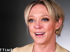 How Women Orgasm With Dee Williams - Blonde Mature Pornstar in Solo Masturbation