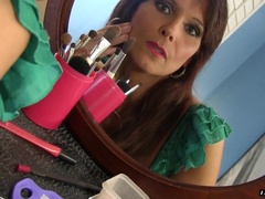 Syren De Mer wants to feel a fellow's big dick in her mouth