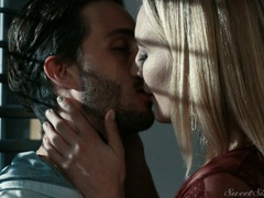 Adventurous hottie Mona Wales feels nice about sucking and riding dick