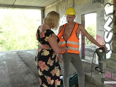 Heavy and fat mature blonde whore spreads legs for kinky missionary