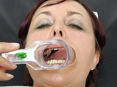 Natsy pussy action with mature Magdalena